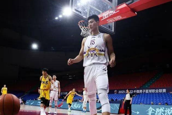 CBA一個(gè)賽季要打多少場(chǎng)比賽？